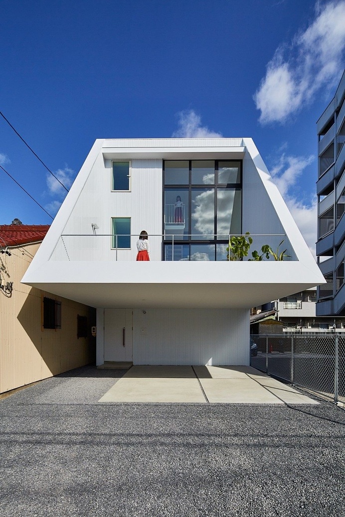 Keitaro Muto Architects Design a New Japan Three-Story Open House