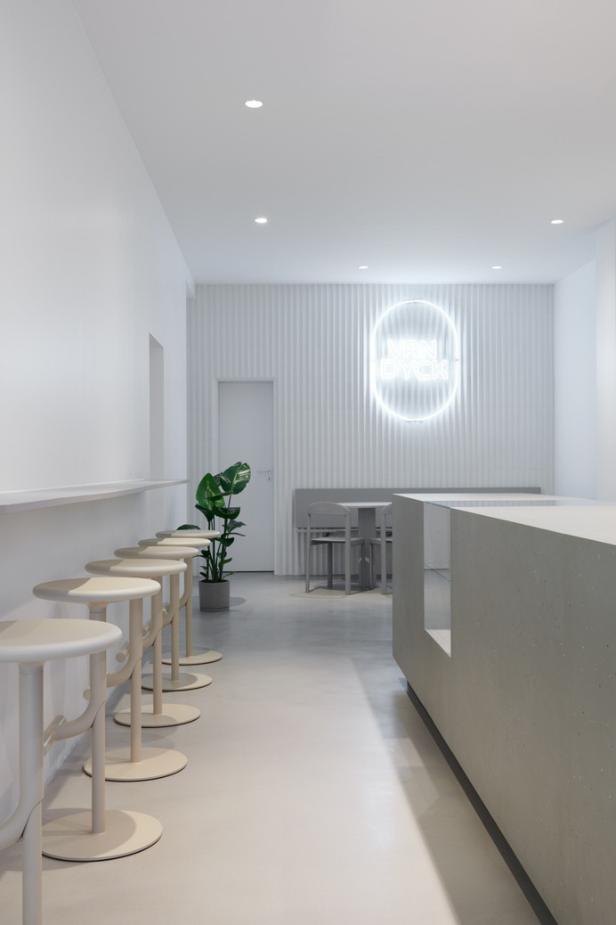 Van Dyck Espressobar by Gerdesmeyer Krohn Office