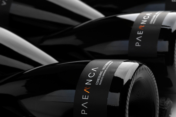 PaeÃ nca on Behance #mi #bottle #label #wine #simple #brand #prosecco #identity #minimal #logo #pack