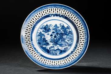 DECORATIVE PLATE TEMPLE LANDSCAPE #Sets #Teasets #Porcelainsets #Antiqueplates #Plates #Wallplates #Figures #Porcelainfigurines #porcelain