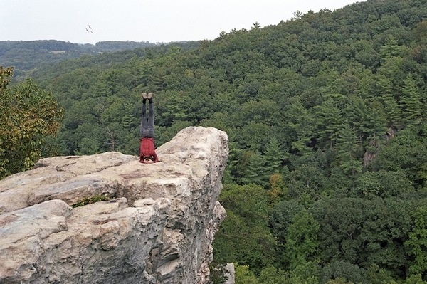 Man Travels Around the World to Take Headstand Self-Portraits #travel