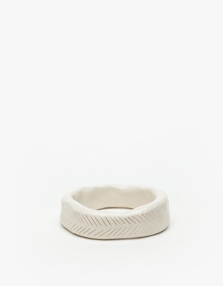 Oversized Sculpted Bangle...BUT I like the herringbone scratches maybe for a future project #clay #bracelet