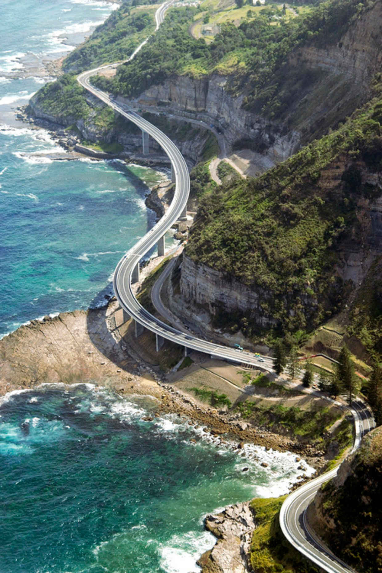 Серпантин море. Пасифик Кост Хайвей. Великая Океанская дорога Австралия. Sea Cliff Bridge Австралия.