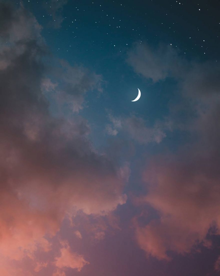 Ночное небо с полумесяцем