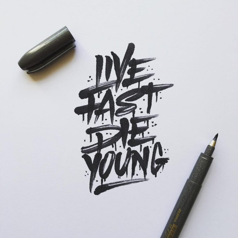 Fast die. Live fast тату. Live fast die young тату эскиз. Леттеринг в стиле панк. Live fast die young.